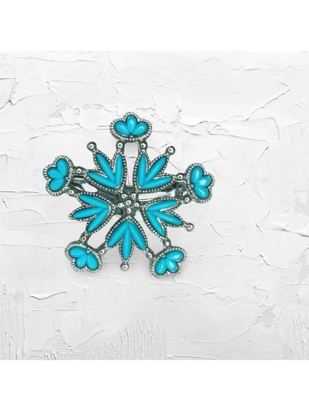 7253. Plastic Turquoise Snowflake Brooch
